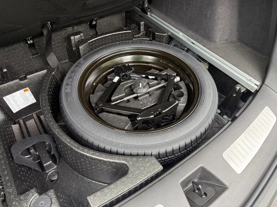 2025 Cadillac XT5 - Image 19 of 21