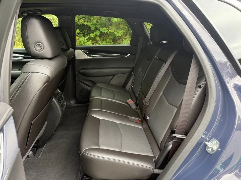 2025 Cadillac XT5 - Image 16 of 21
