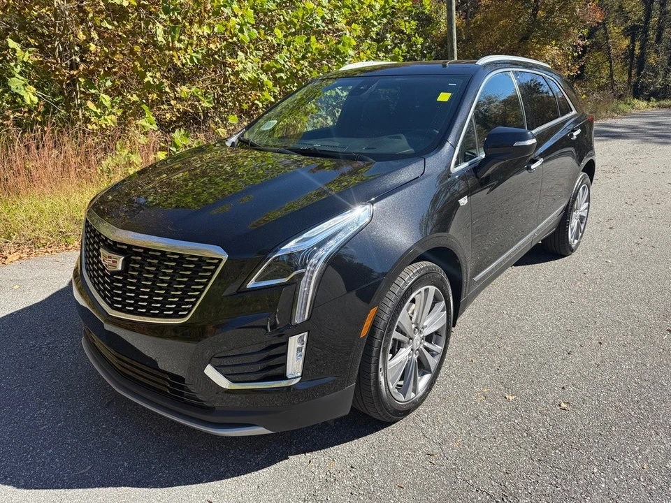 2025 Cadillac XT5 - Image 2 of 12