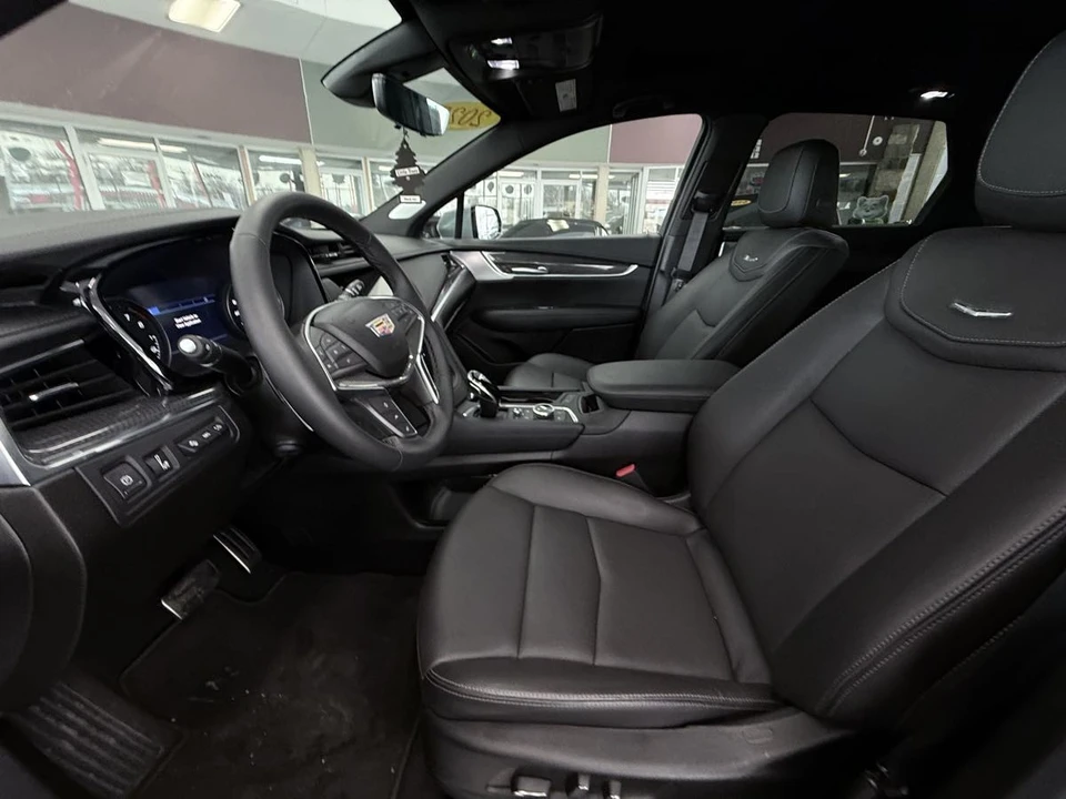 2025 Cadillac XT5 - Image 15 of 21