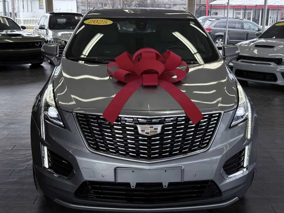 2025 Cadillac XT5 - Image 3 of 31