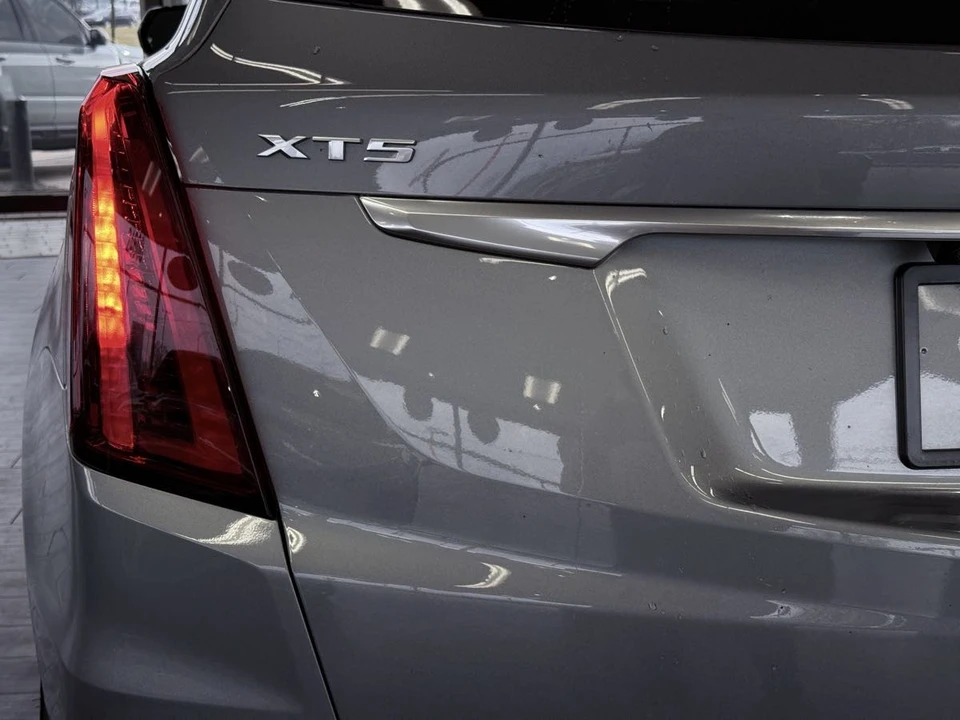 2025 Cadillac XT5 - Image 16 of 31