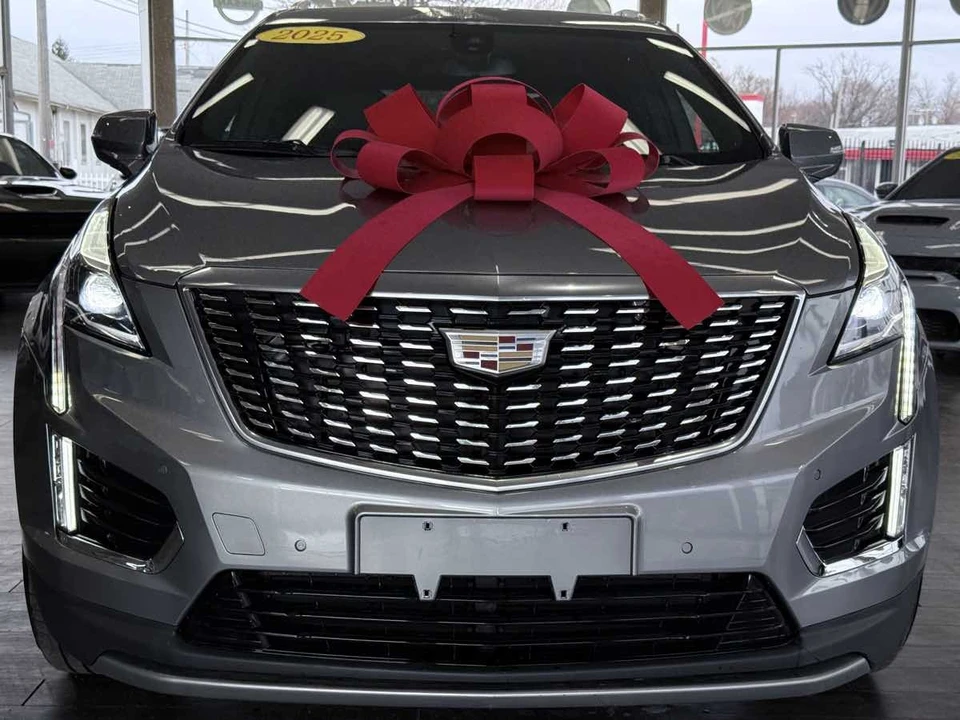 2025 Cadillac XT5 - Image 4 of 31