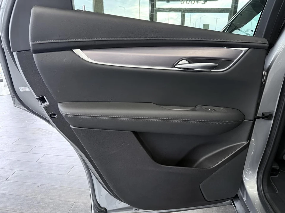2025 Cadillac XT5 - Image 29 of 31