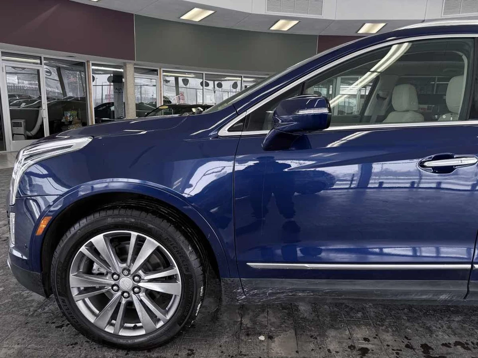 2025 Cadillac XT5 - Image 14 of 21