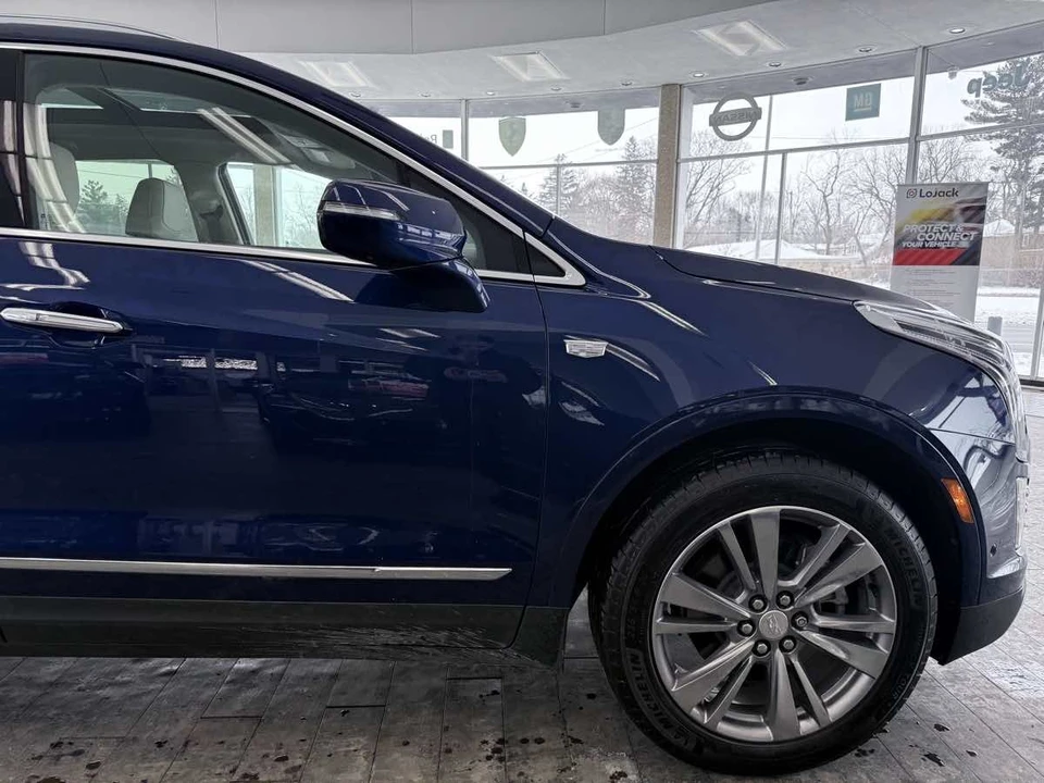 2025 Cadillac XT5 - Image 4 of 21