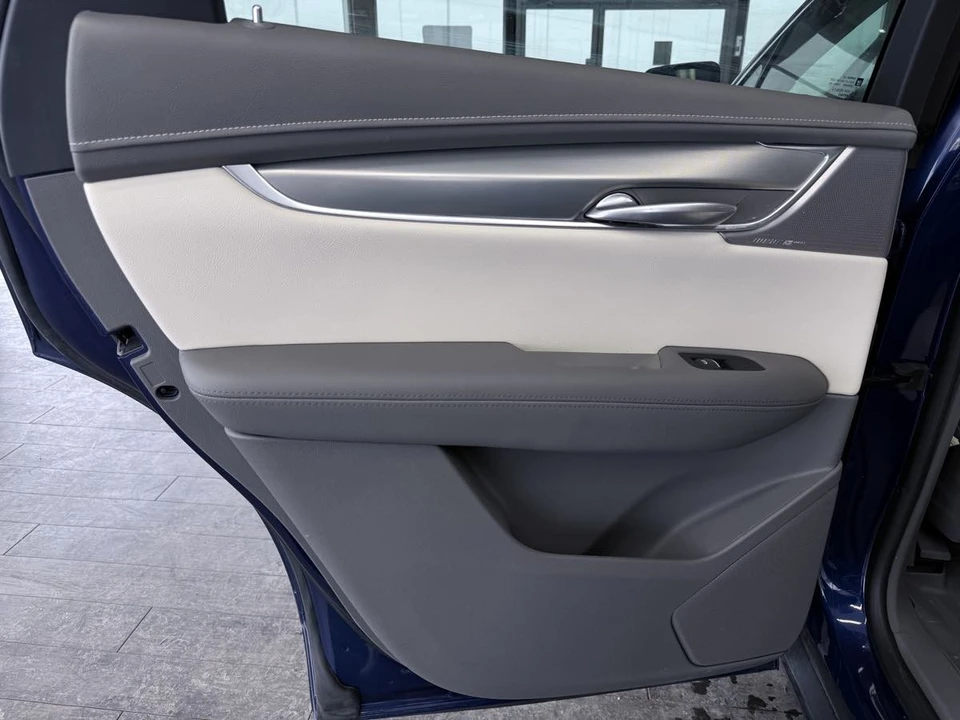 2025 Cadillac XT5 - Image 19 of 21