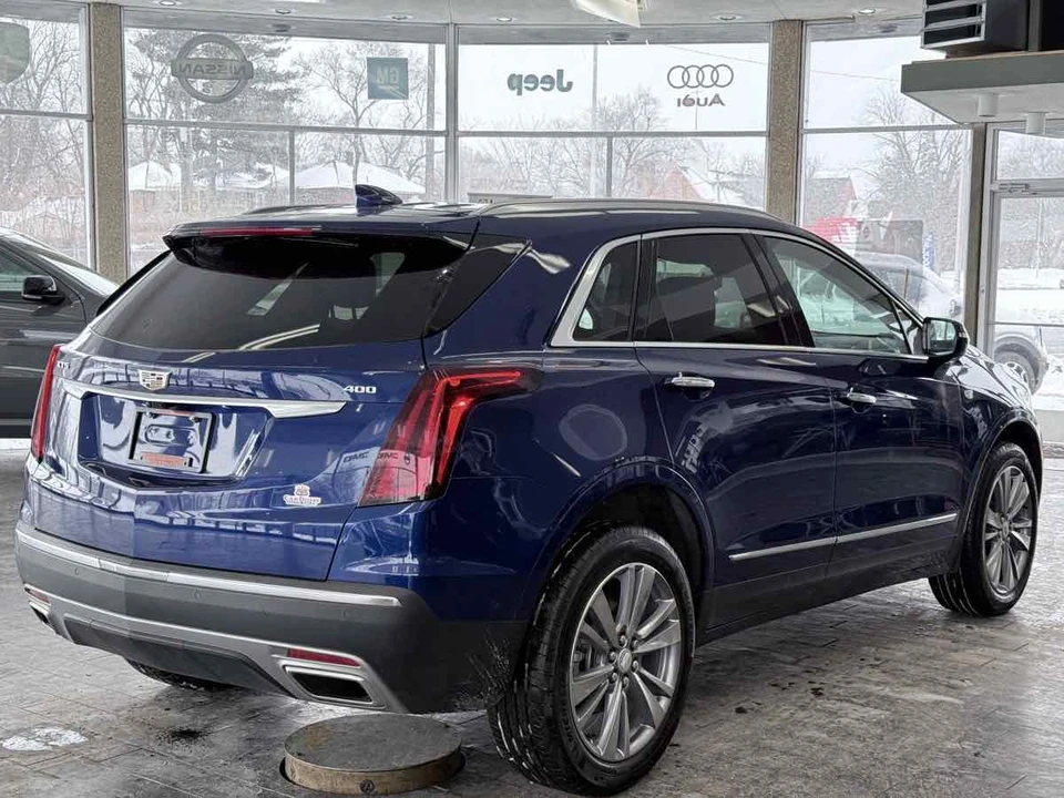 2025 Cadillac XT5 - Image 8 of 21
