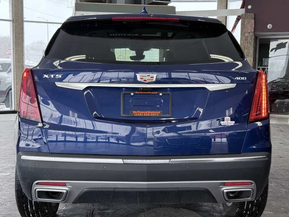 2025 Cadillac XT5 - Image 12 of 21