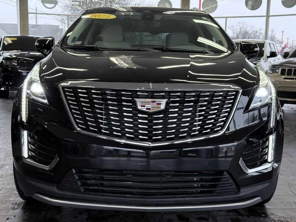 2025 Cadillac XT5 - Image 4 of 12
