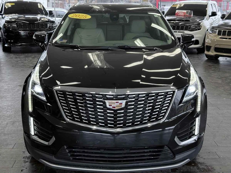 2025 Cadillac XT5 - Image 3 of 21