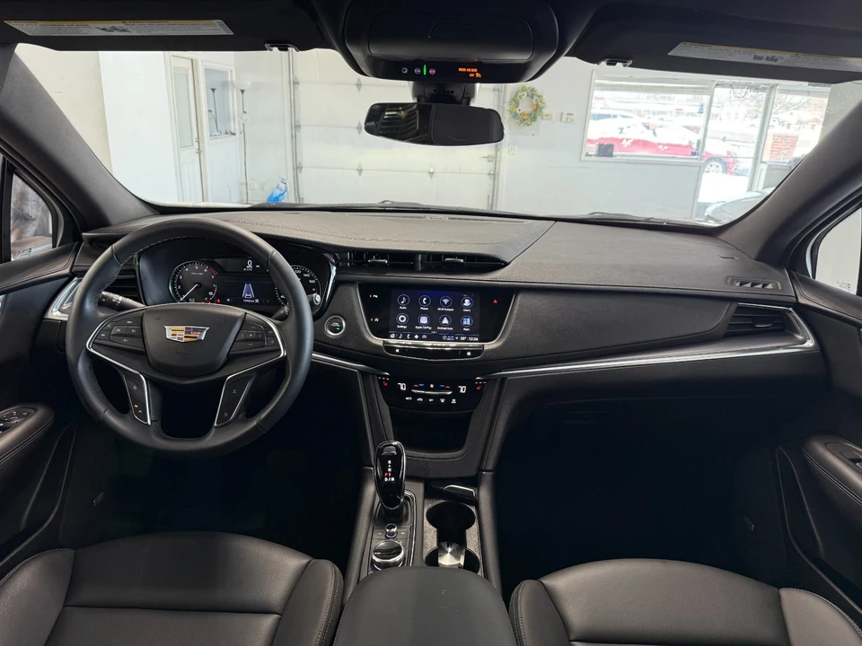 2025 Cadillac XT5 - Image 18 of 21