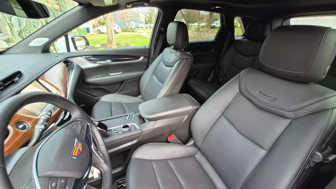 2025 Cadillac XT5 - Image 6 of 11