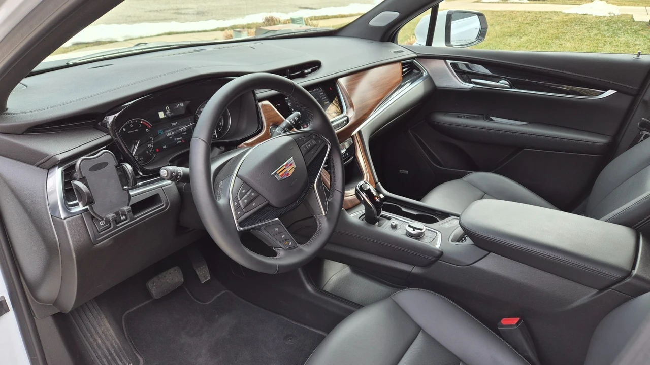2025 Cadillac XT5 - Image 8 of 11