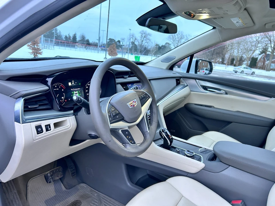 2025 Cadillac XT5 - Image 14 of 20