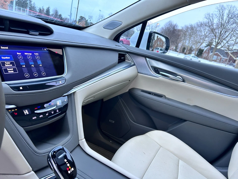 2025 Cadillac XT5 - Image 16 of 20