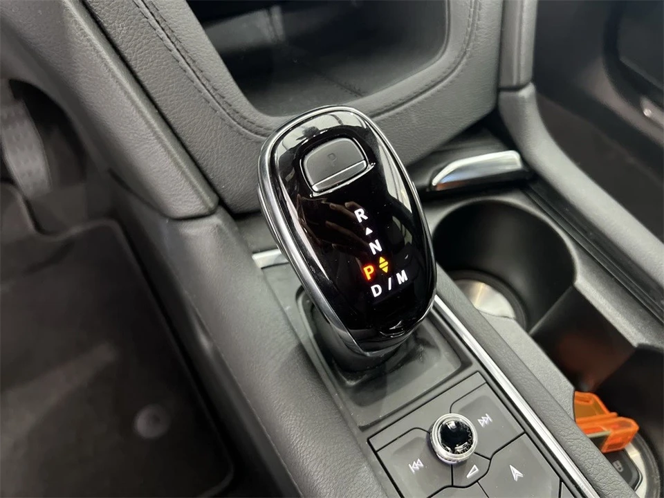 2025 Cadillac XT5 - Image 15 of 21