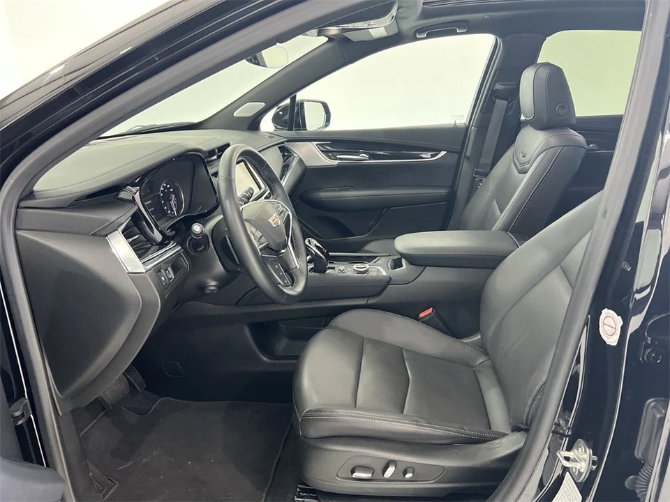 2025 Cadillac XT5 - Image 19 of 21