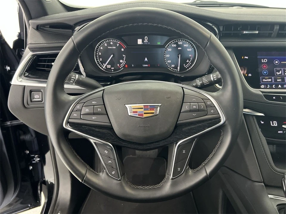 2025 Cadillac XT5 - Image 10 of 21