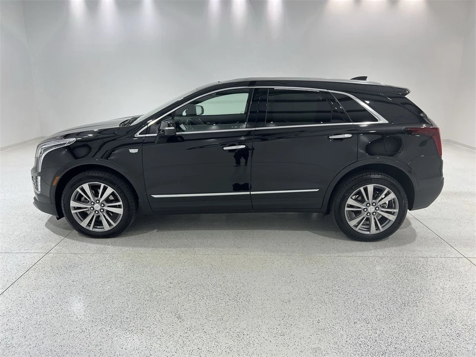 2025 Cadillac XT5 - Image 2 of 12