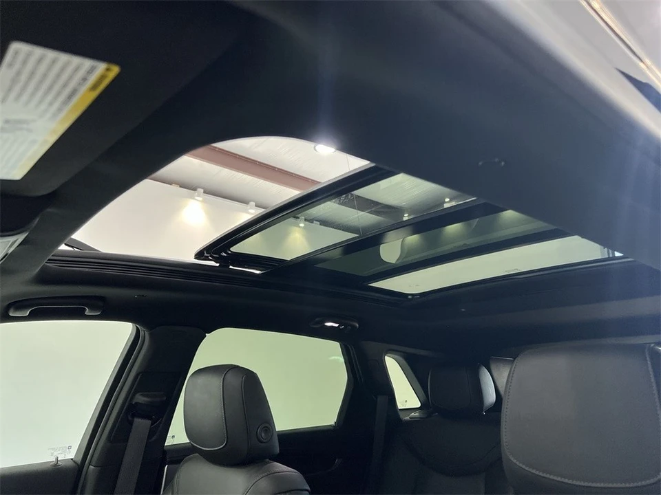 2025 Cadillac XT5 - Image 18 of 21