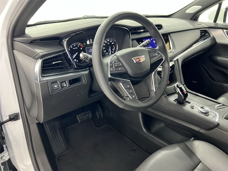 2025 Cadillac XT5 - Image 10 of 12