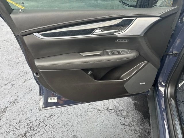 2025 Cadillac XT5 - Image 10 of 12