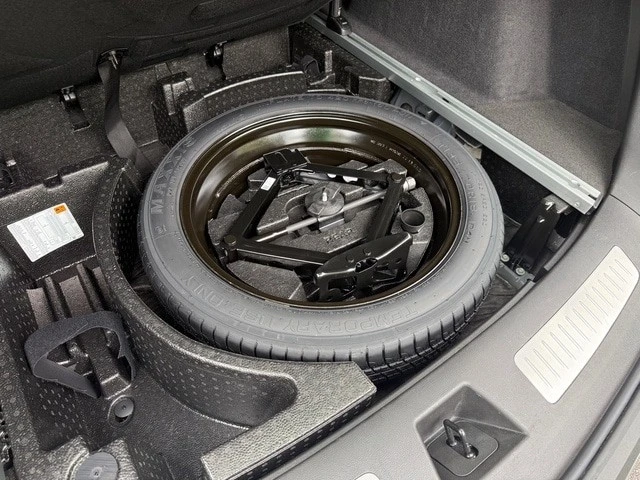 2025 Cadillac XT5 - Image 19 of 21