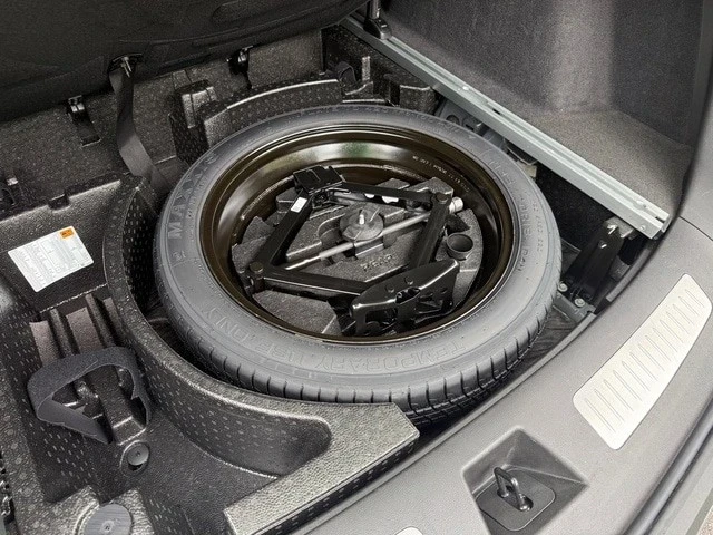 2025 Cadillac XT5 - Image 19 of 21