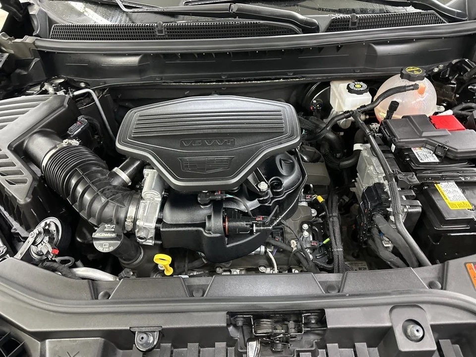 2025 Cadillac XT5 - Image 16 of 21