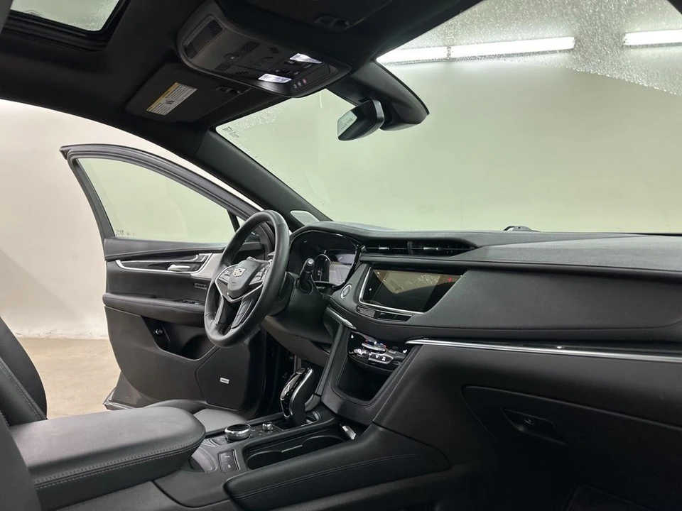 2025 Cadillac XT5 - Image 16 of 21