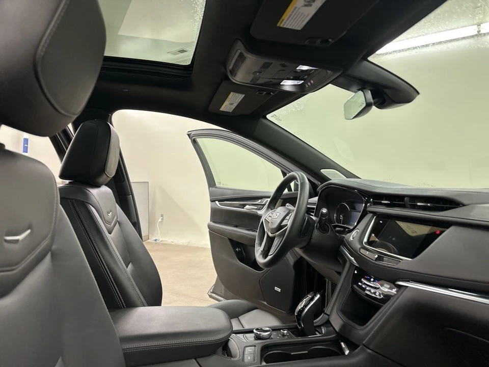 2025 Cadillac XT5 - Image 18 of 21