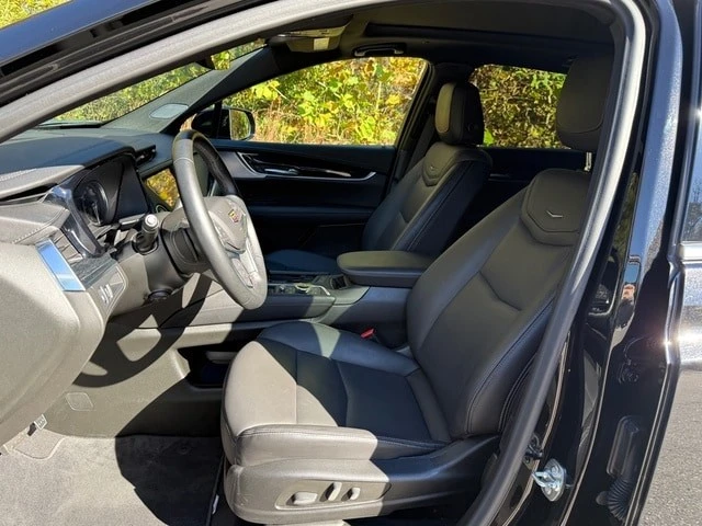 2025 Cadillac XT5 - Image 11 of 12