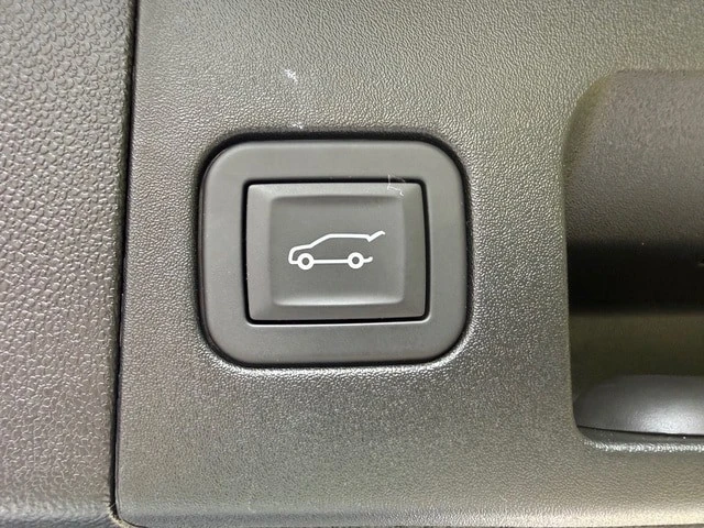 2025 Cadillac XT5 - Image 18 of 21
