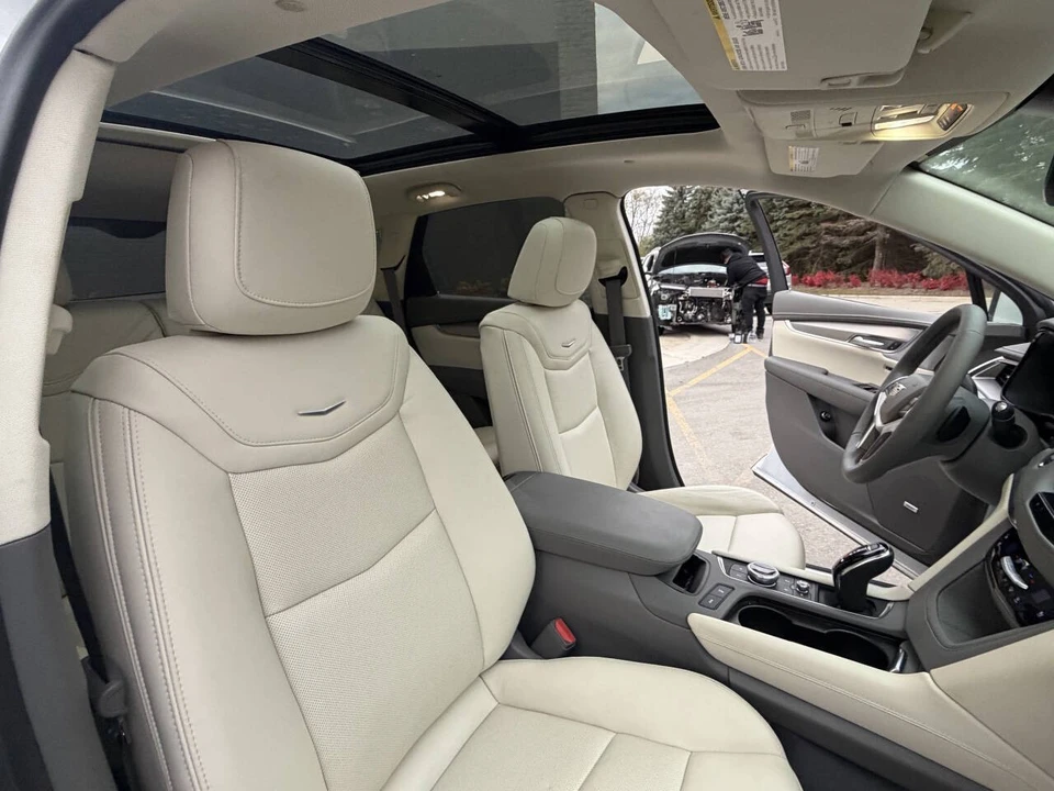 2025 Cadillac XT5 - Image 16 of 21