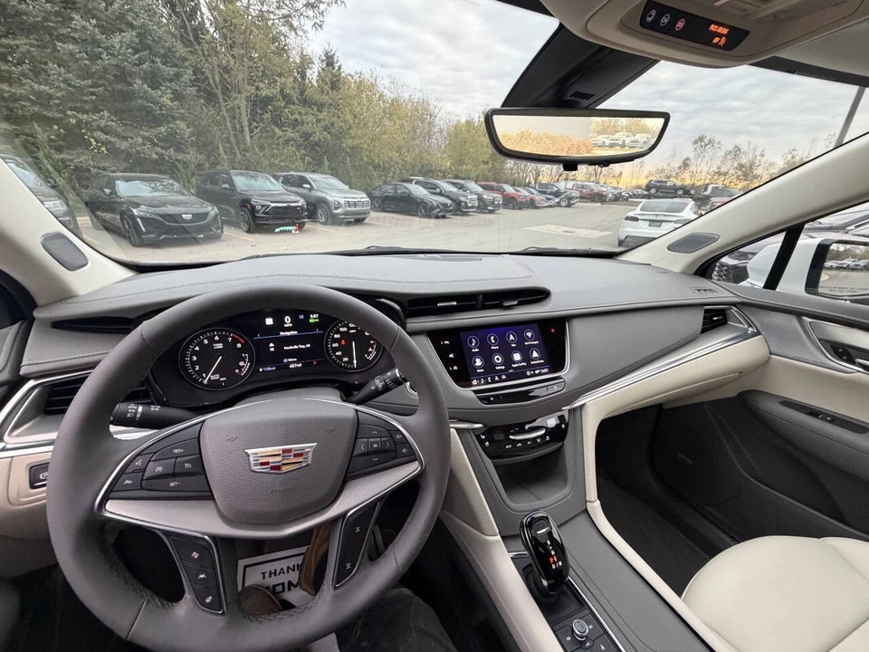2025 Cadillac XT5 - Image 19 of 21
