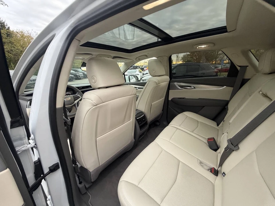 2025 Cadillac XT5 - Image 14 of 21
