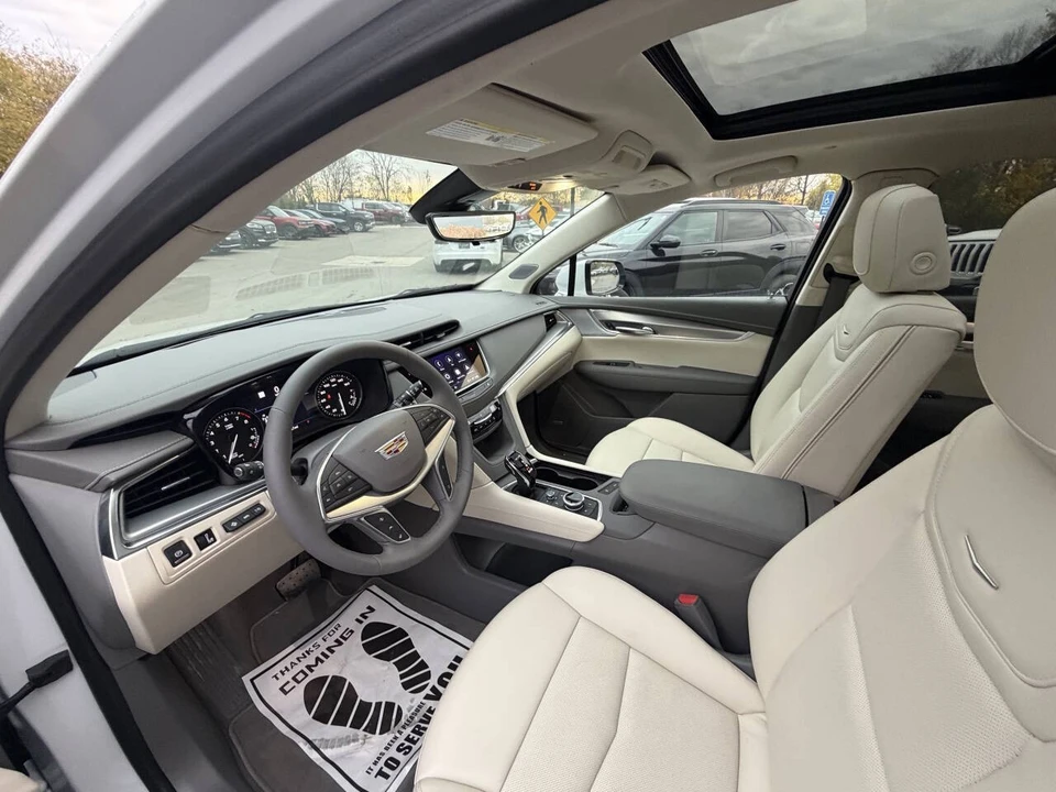 2025 Cadillac XT5 - Image 11 of 21