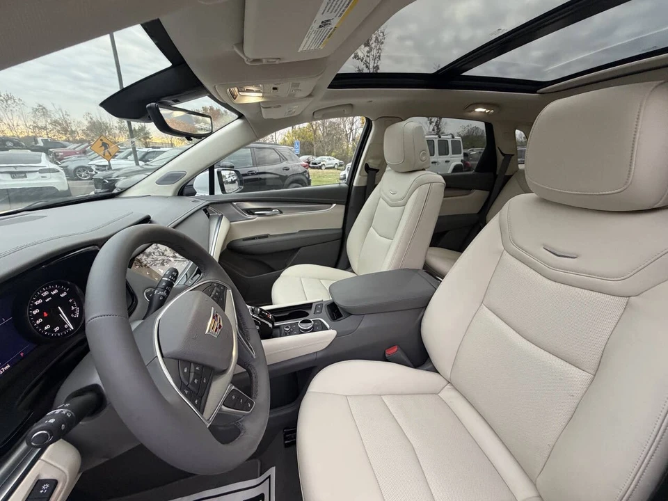 2025 Cadillac XT5 - Image 11 of 21