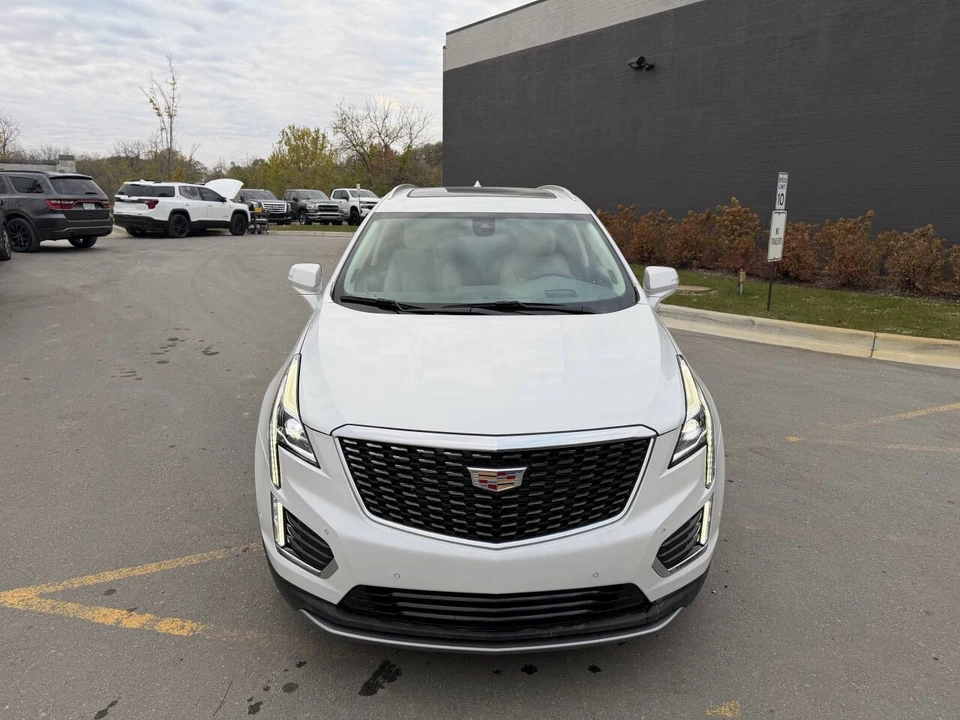 2025 Cadillac XT5 - Image 3 of 21