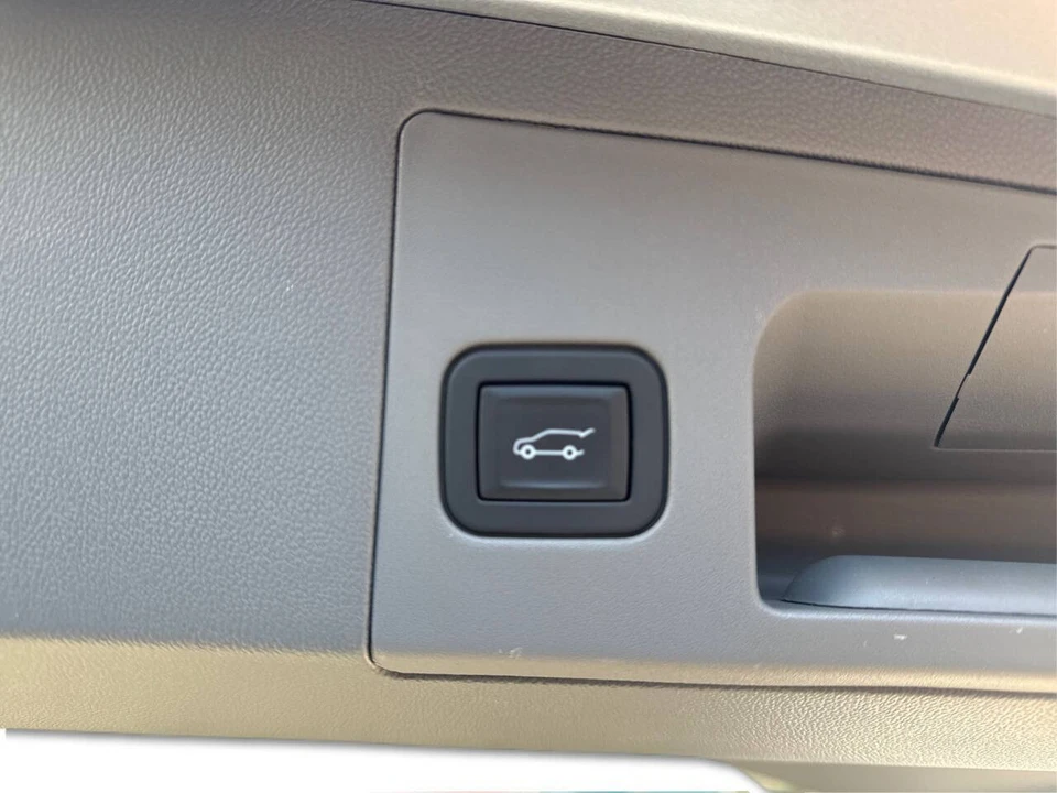 2025 Cadillac XT5 - Image 14 of 21