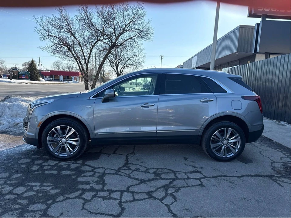 2025 Cadillac XT5 - Image 2 of 12