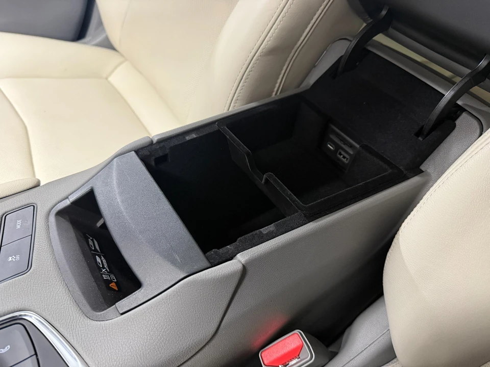 2025 Cadillac XT5 - Image 19 of 21