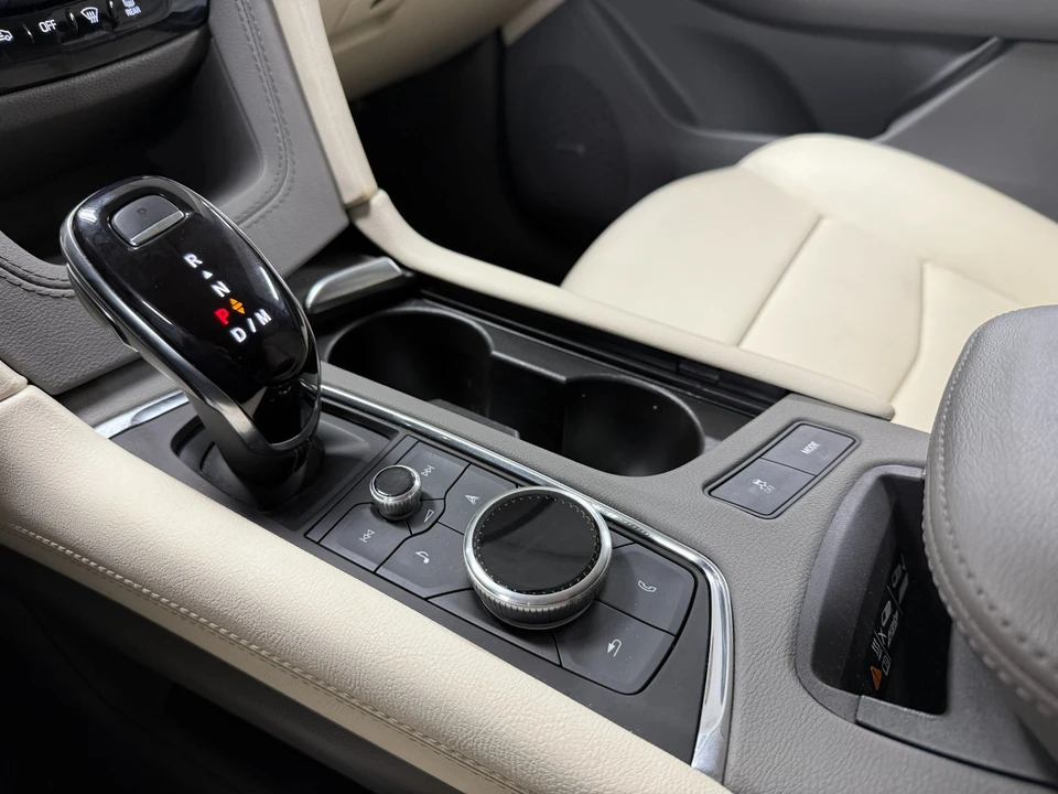 2025 Cadillac XT5 - Image 18 of 21