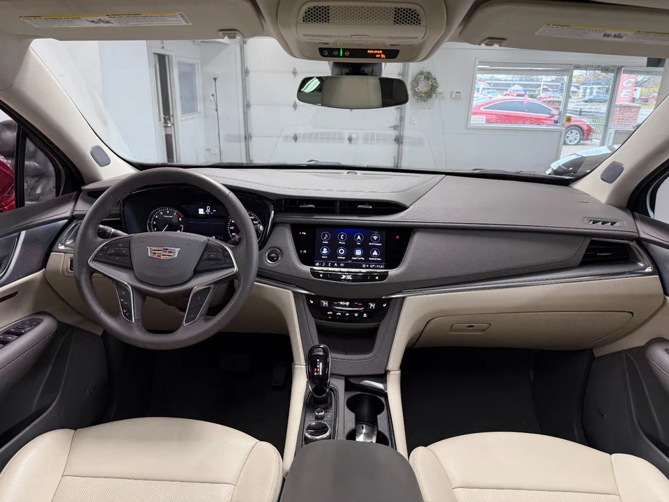 2025 Cadillac XT5 - Image 15 of 21