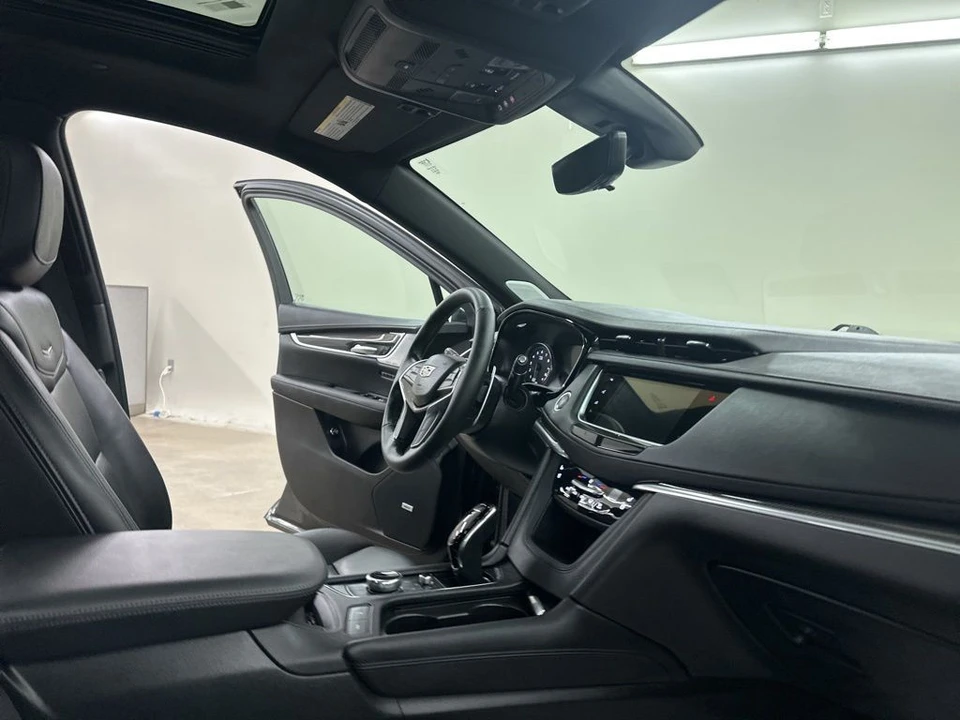 2025 Cadillac XT5 - Image 17 of 21