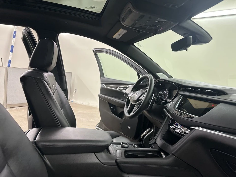 2025 Cadillac XT5 - Image 19 of 21