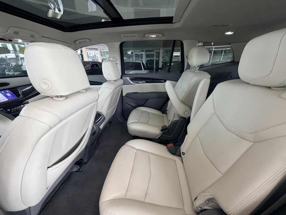 2025 Cadillac XT6 - Image 29 of 31