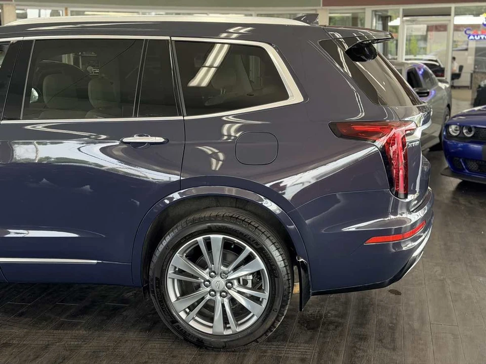 2025 Cadillac XT6 - Image 11 of 31