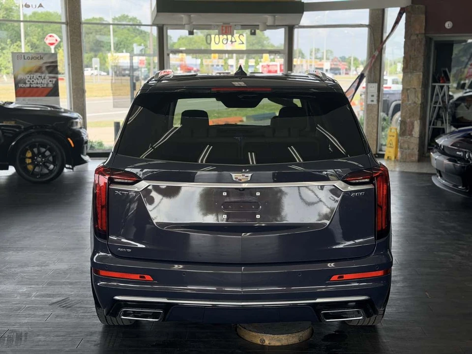 2025 Cadillac XT6 - Image 8 of 31